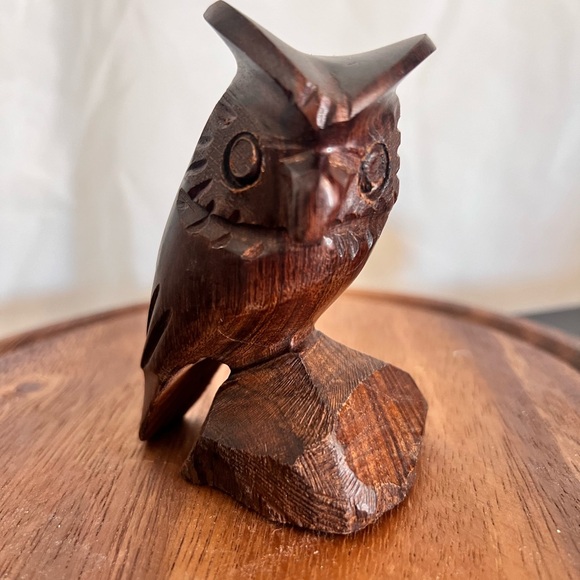 Hand carved Owl Figurine - Picture 1 of 4